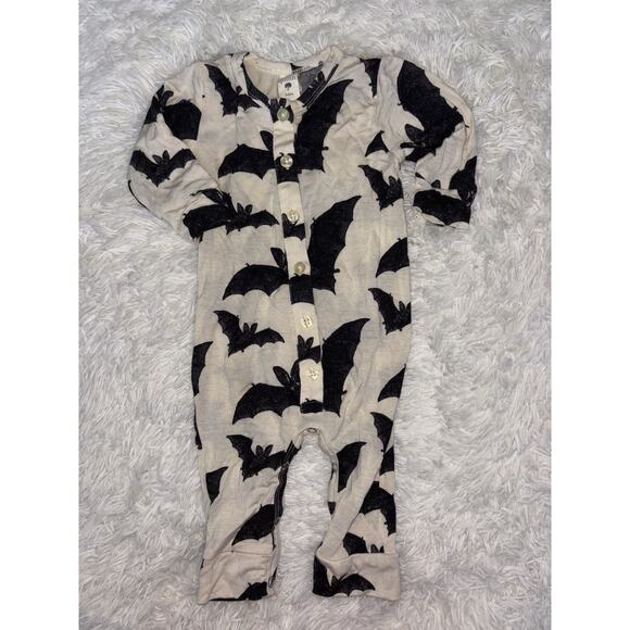 Kate Quinn Other - Kate Quinn sz. 3/6 mo one pc. bat themed romper. Soft, adorable, grt. shape